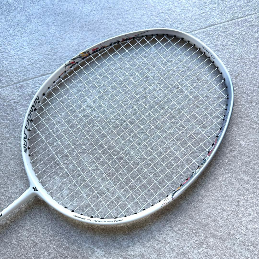 定価30,000 YONEX バドミントンラケット シューズ シャトル3点セット
