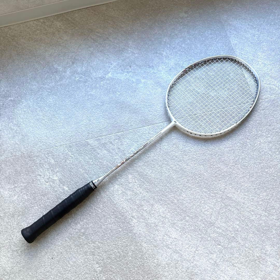 定価30,000 YONEX バドミントンラケット シューズ シャトル3点セット