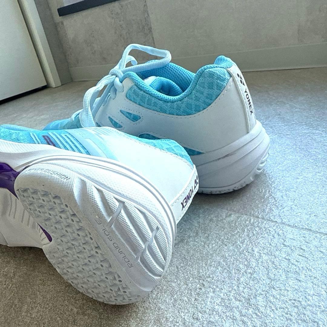 定価30,000 YONEX バドミントンラケット シューズ シャトル3点セット