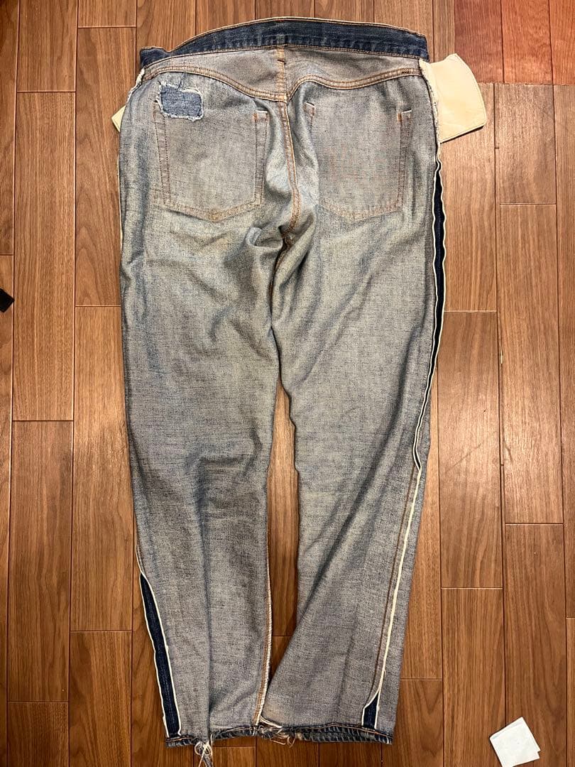 Levi's ダメージストレートジーンズ　66