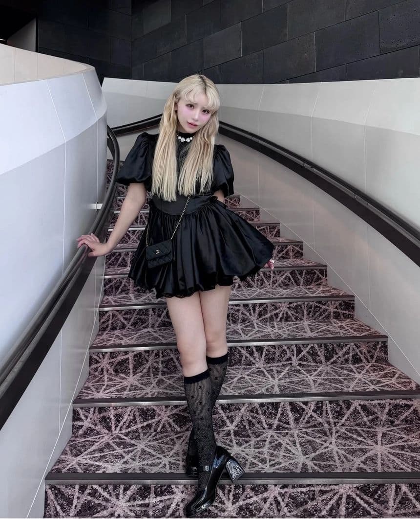 トリートユアセルフ サテンバルーンペプラムミニワンピース ブラック