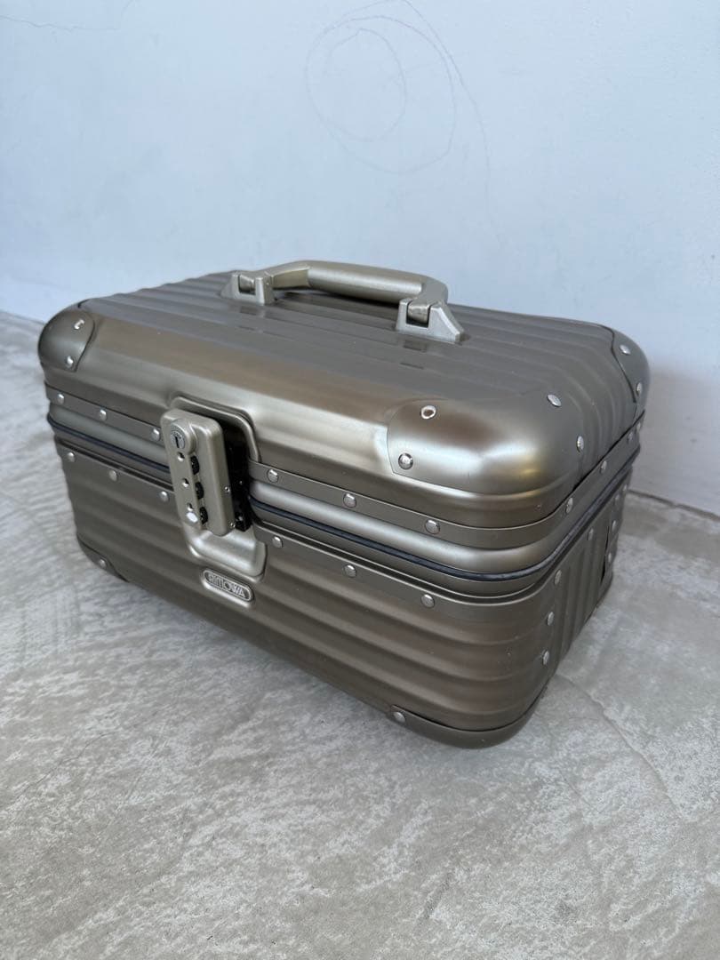 M*I様 リモワ トパーズ　チタニウム　ビューティケース rimowa
