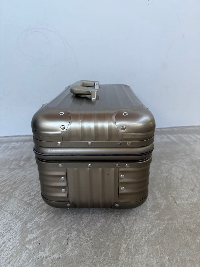 M*I様 リモワ トパーズ　チタニウム　ビューティケース rimowa