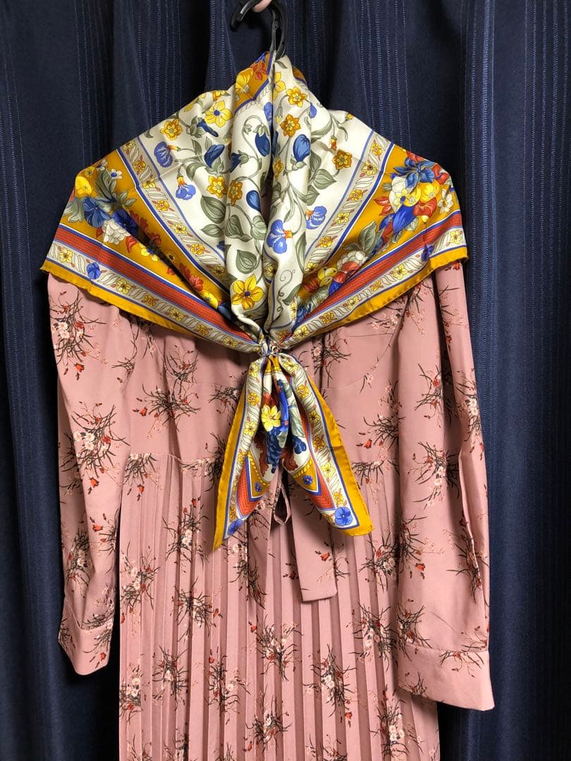 LOEWE大判シルクスカーフ