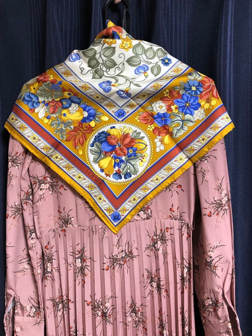 LOEWE大判シルクスカーフ