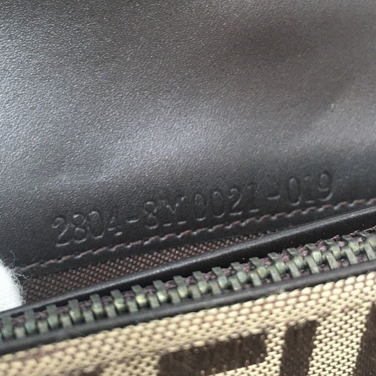 送料込み！ 未使用品 FENDI 長財布 8M0021 マンマ ズッカ 156