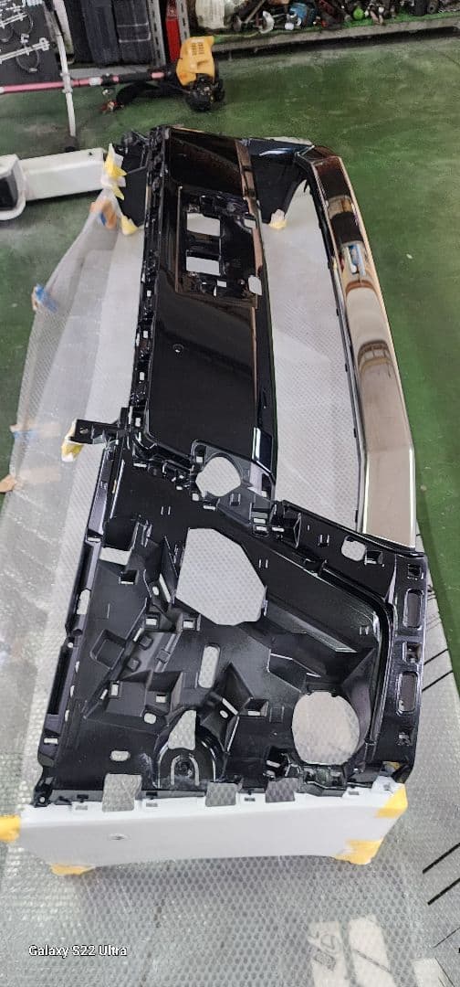 ヴェルファイア30後期純正フロントバンパー カラー070 パールホワト