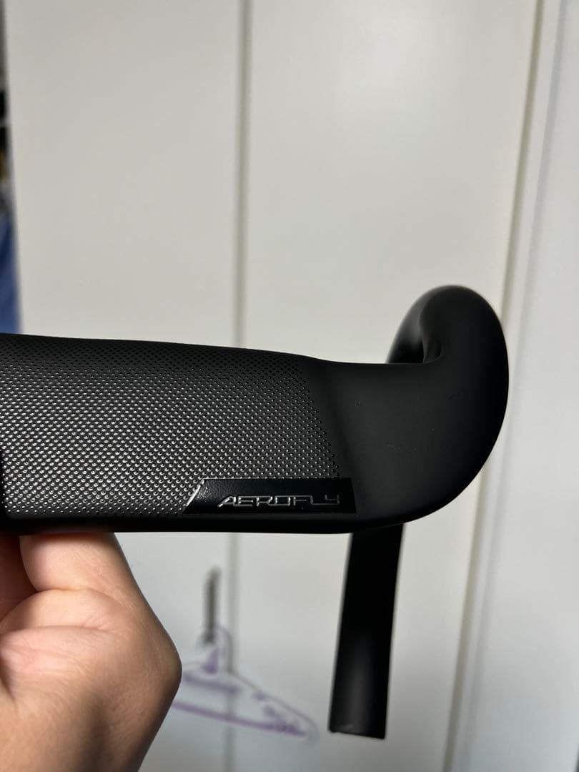 新品　エアロフライ2風　ドロップハンドル　カーボン　ケーブル内装　軽量　ロード