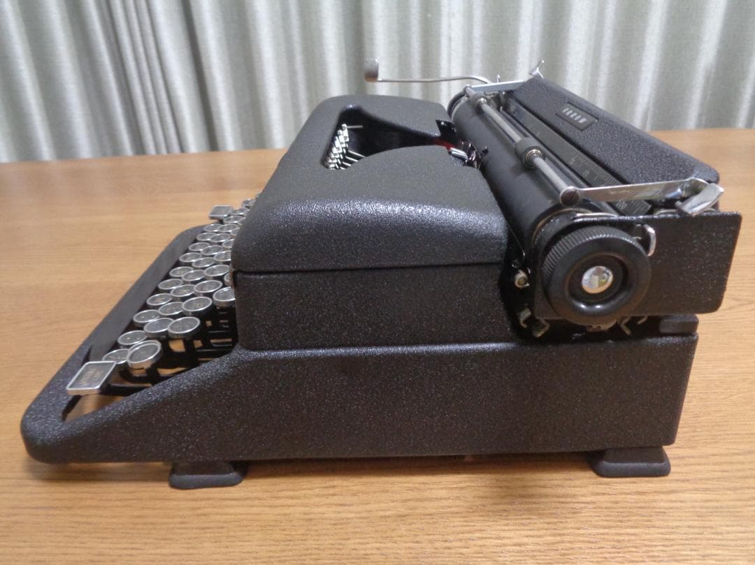 実働品　 ARROW ロイヤルタイプライター 1946年製