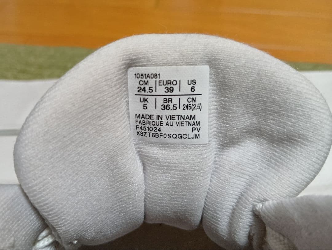 バレーボール　シューズ　24.5