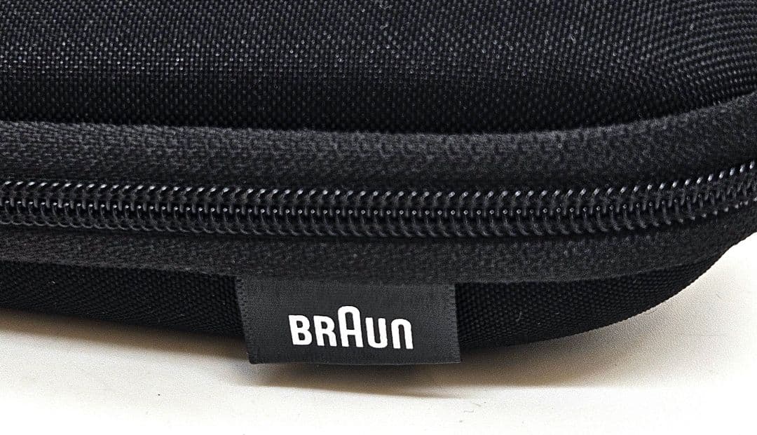 極美品　BRAUN　ブラウン　電動シェーバー　S8　wet&dry　ケース付き