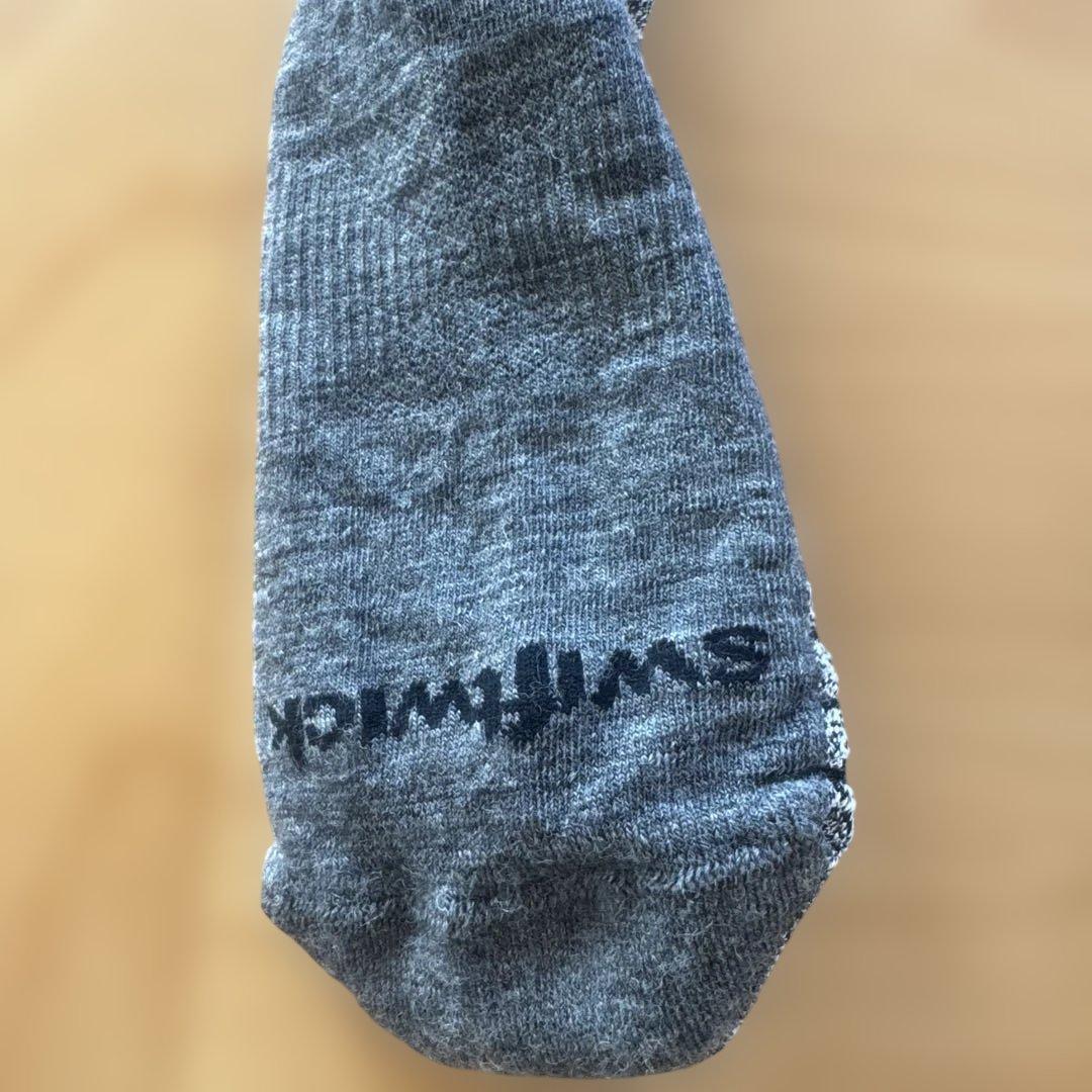 スウィストウィック　Swiftwick Flite XT Trail 2足