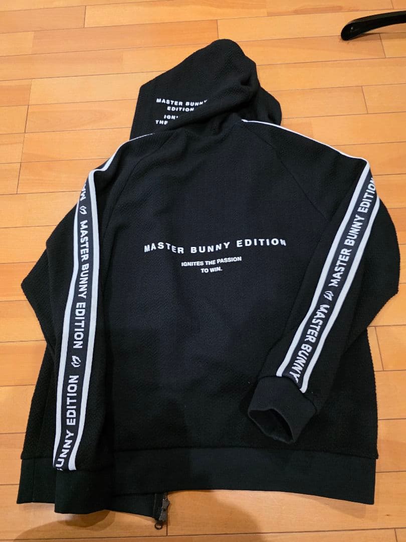 MASTER BUNNY EDITION ジップアップフーディ