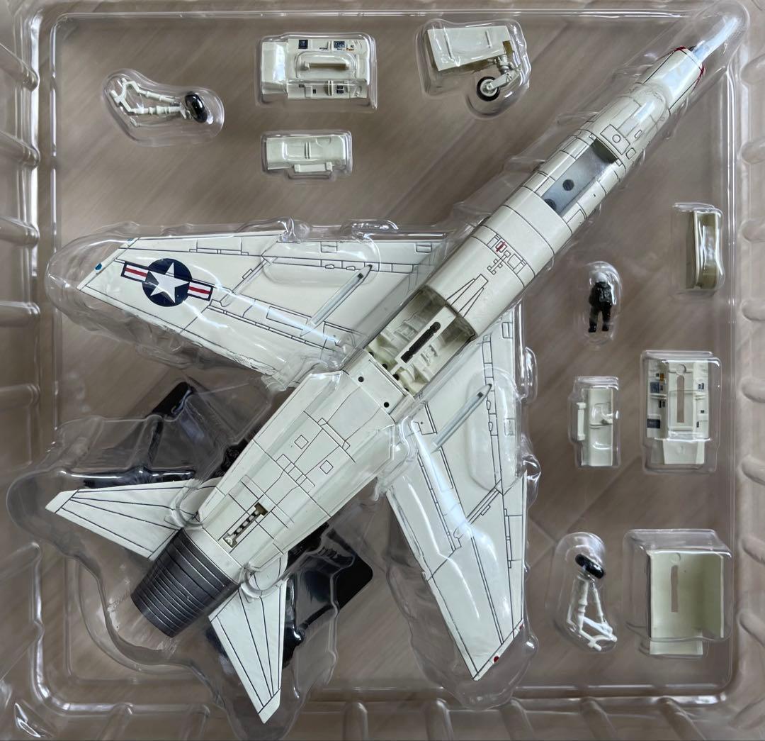 希少絶版新品 センチュリーウイングス/ 1/72 米海兵隊F-8E クルセイダー