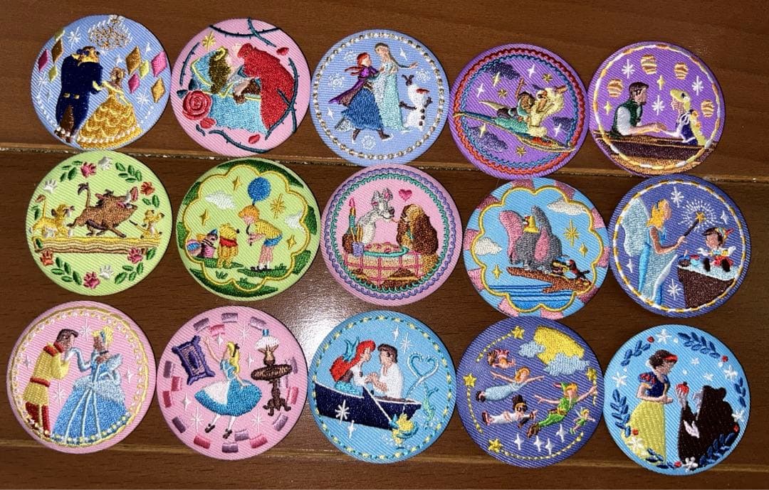ディズニー刺繍缶バッジ 全15種類コンプリート - メルカリ