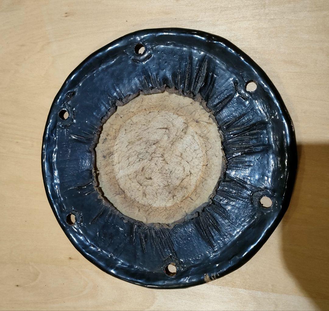 小鼓の胴と古い皮と紐