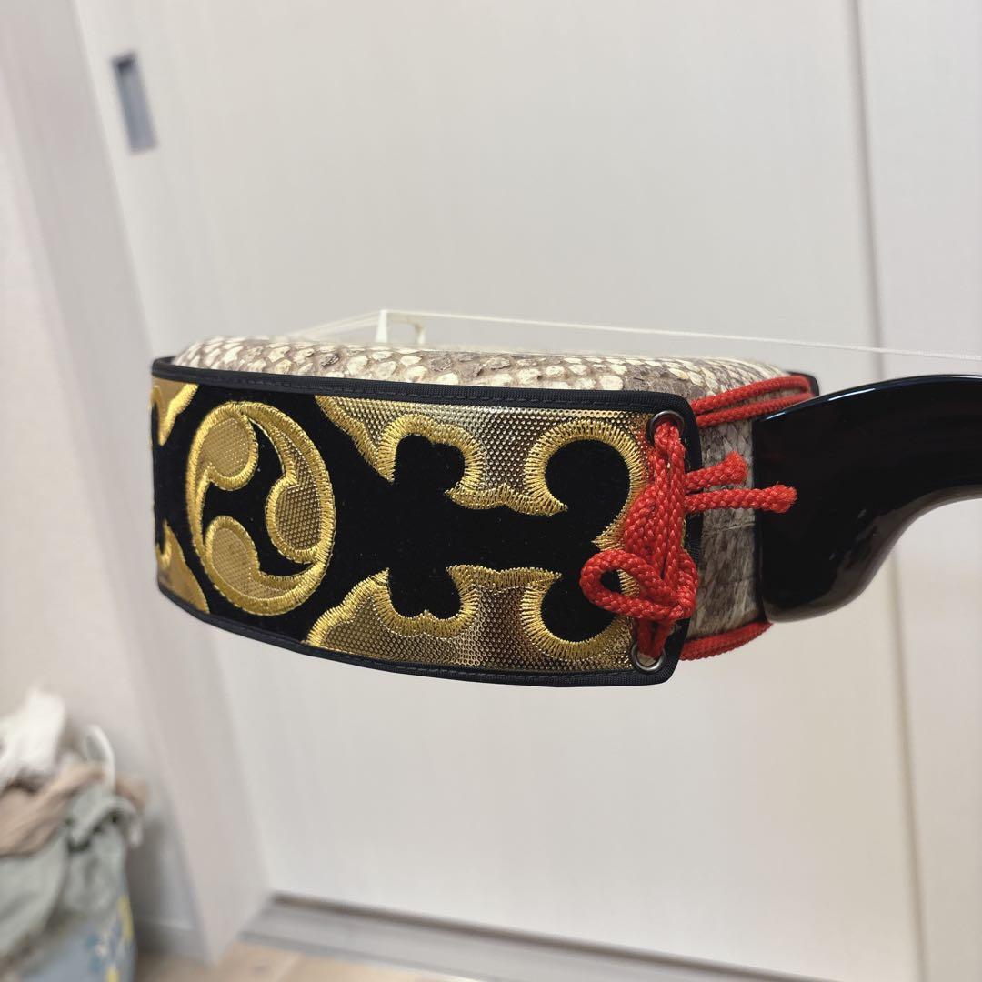 【送料込】 【美品】沖縄三線 人工皮張り 高級三線 【専用ケース付】