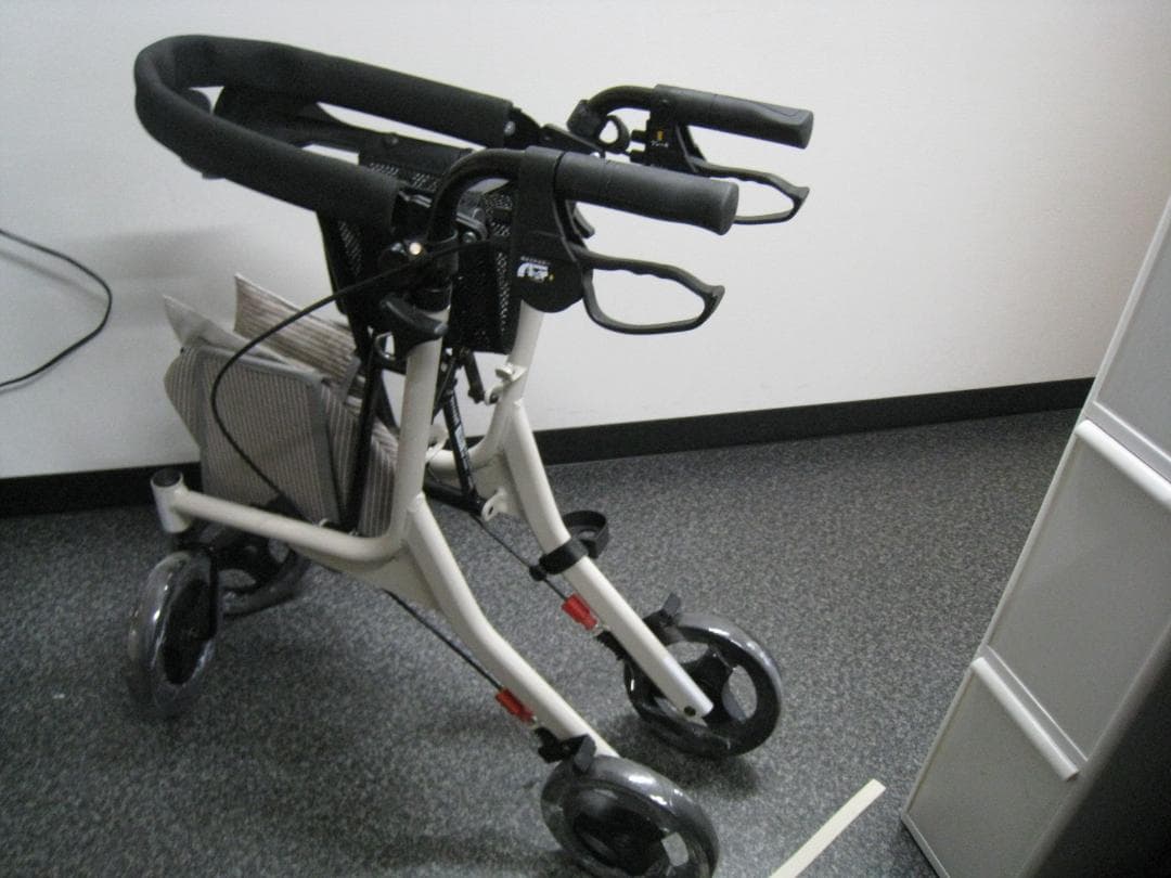 四輪 歩行車 ショッピングターン 安寿 アロン化成 送料無料 バッグ付き ①