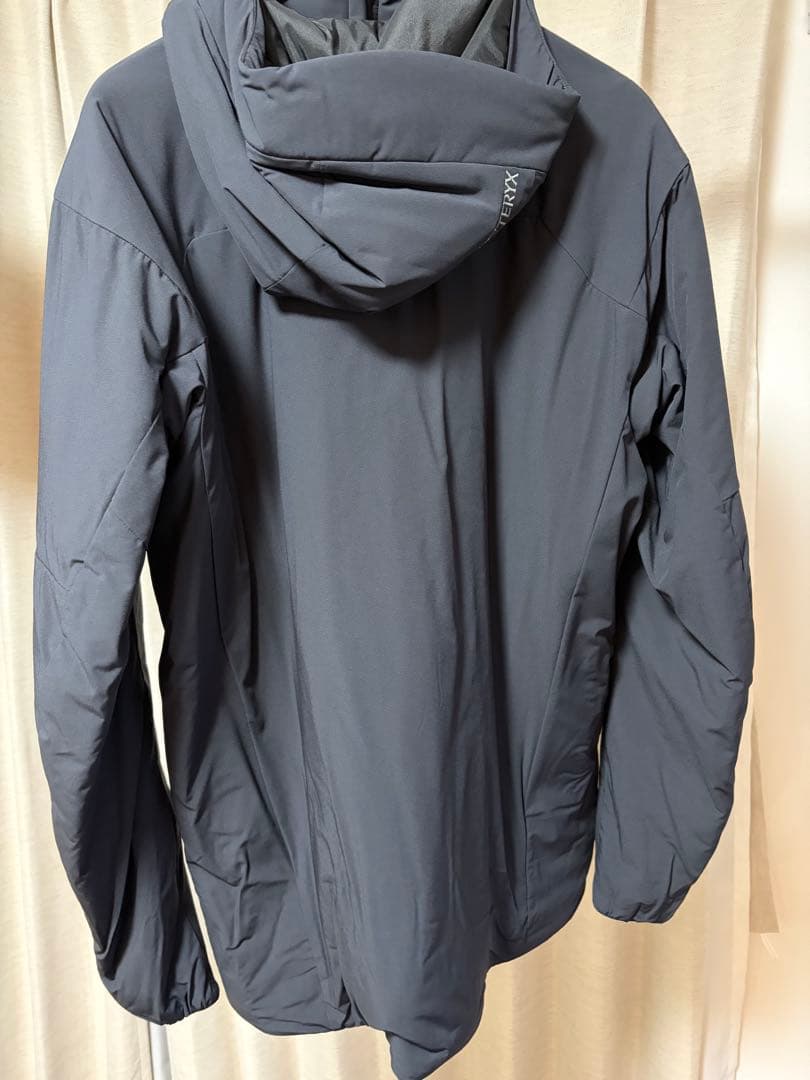 新品；稀少】アークテリクス セイバーインサレーテッドミッドレイヤー