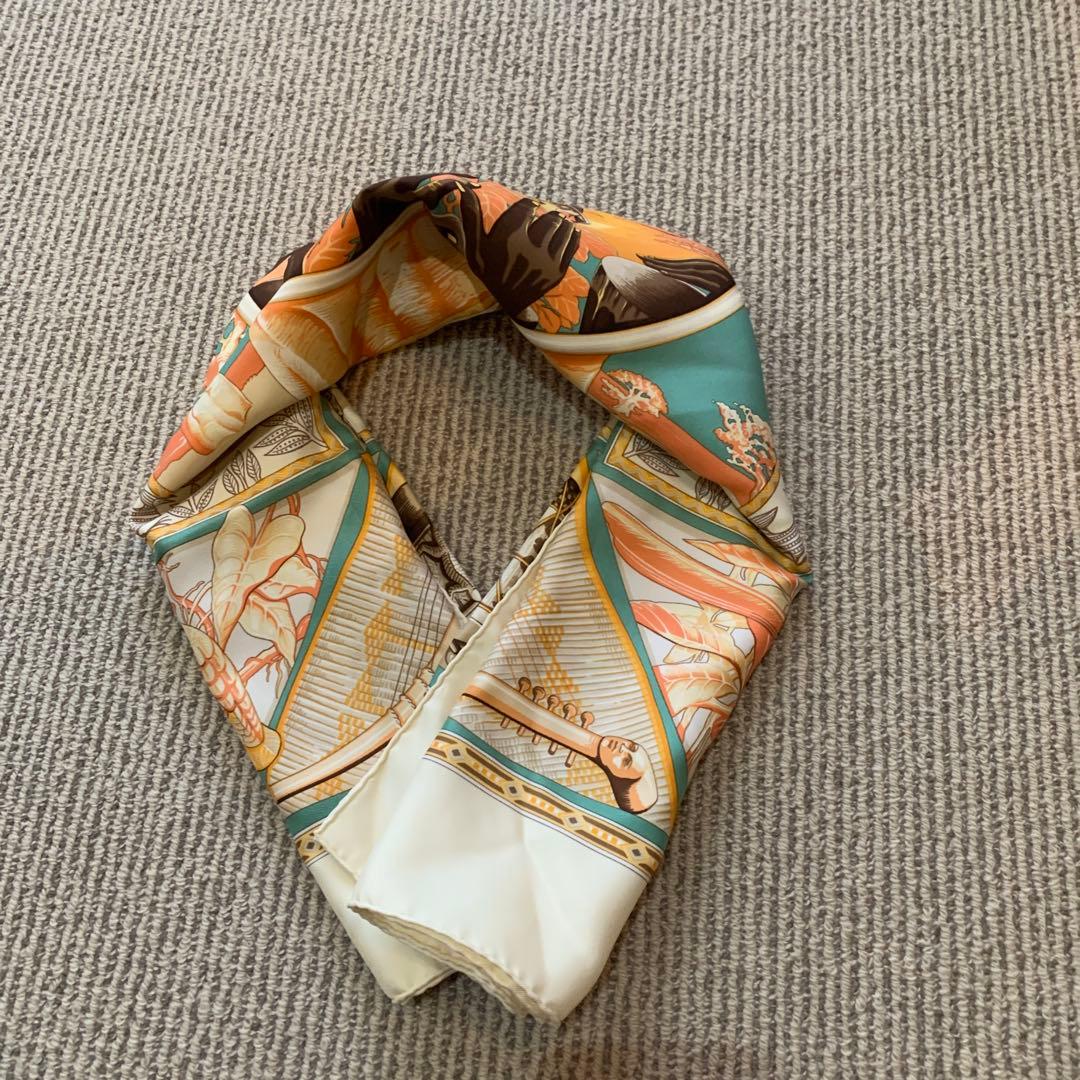 HERMES カレ(90) のスカーフ