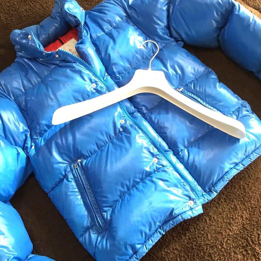 【未使用級】MONCLER ダウンジャケット(人気の鮮やかブルー)サイズ2。