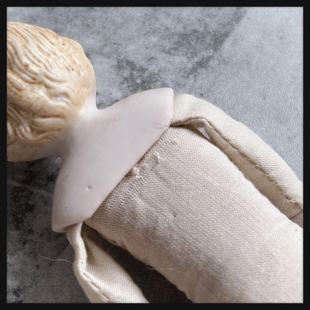 アンティーク 小さな少女のパリアンドール　　　　　　　　　　　 ビスクドール