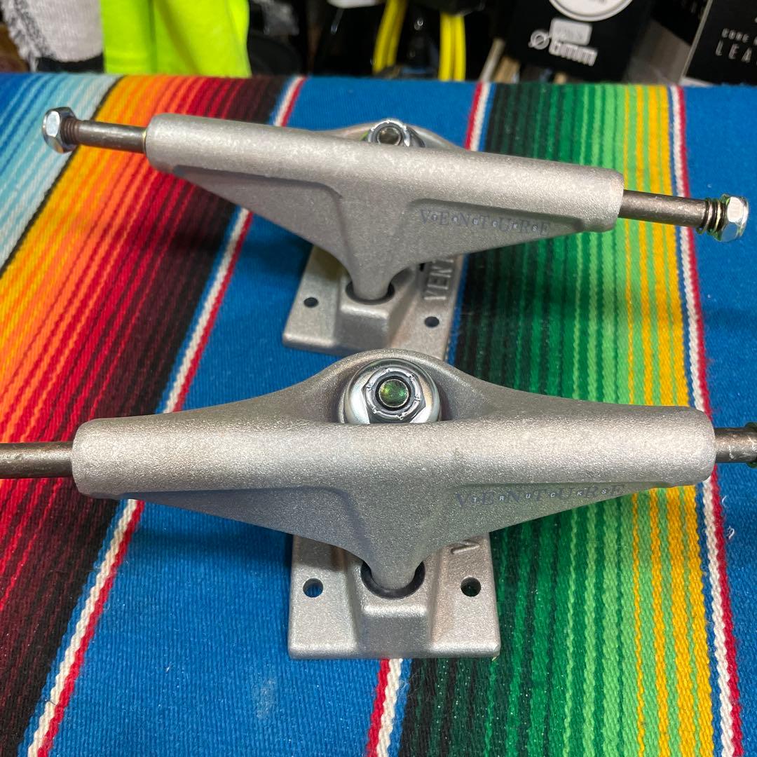 ベンチャー　スケートボード トラック シルバー5.2HI