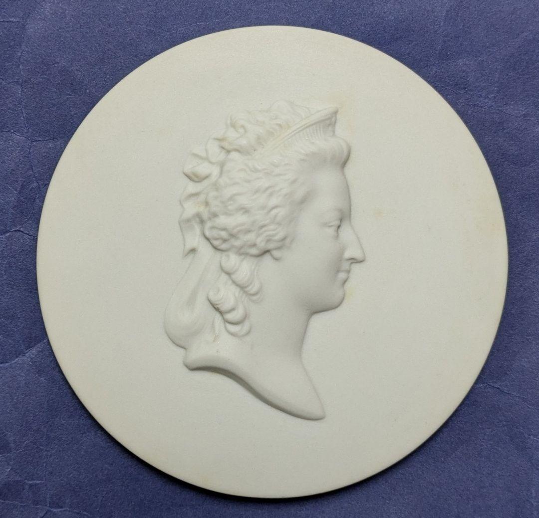 n*1様 マリー・アントワネット・セーヴルの肖像画のメダリオン陶器製 女王の横顔