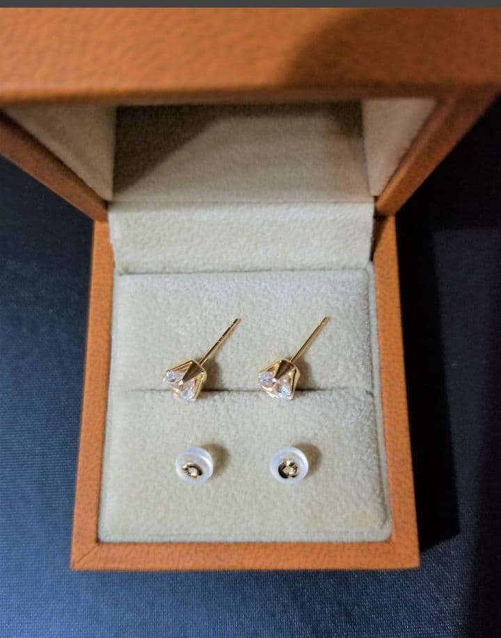 K18YG純正♥新タイプモアサナイト6ミリダイヤモンドピアス2.28ct