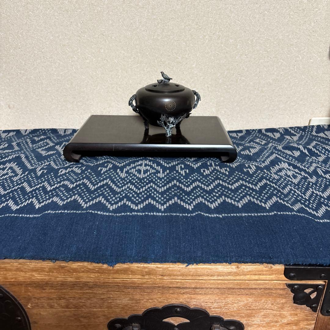 親戚から頂いた叙勲記念の香炉です。