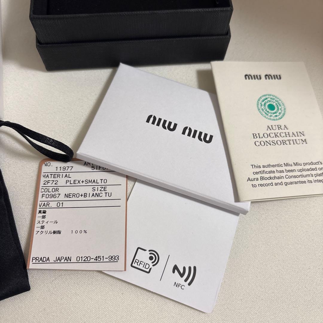 Miu Miu ヘアピン 黒