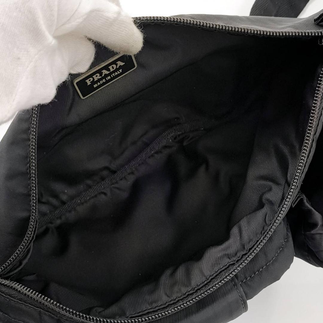 希少✨プラダ ウエストポーチ ボディバッグ 三角ロゴ ナイロン 黒 白