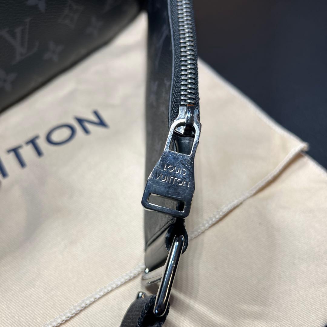 LOUIS VUITTON ブラック ボディバッグM42906