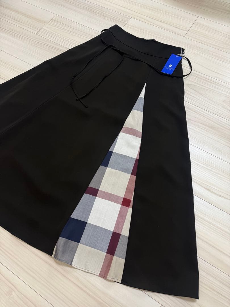 ブルーレーベルクレストブリッジ　スカート　ブラック　M 38