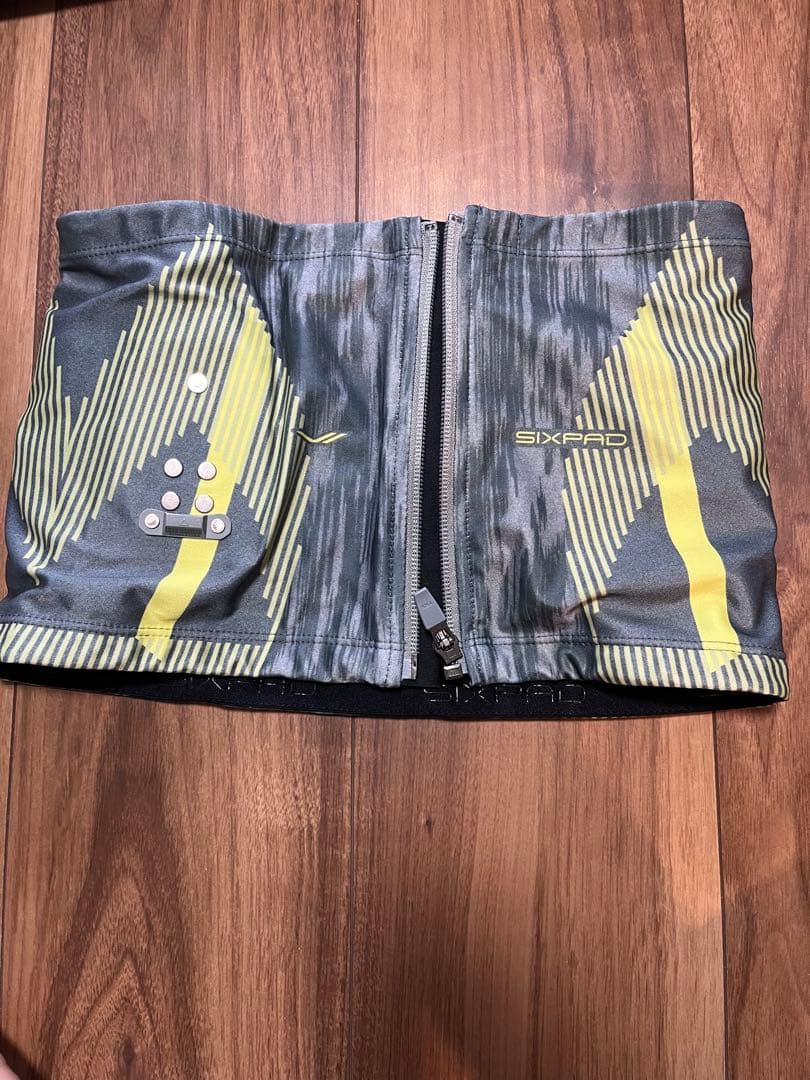 SIXPAD パワースーツコアベルト　M コントローラー付き