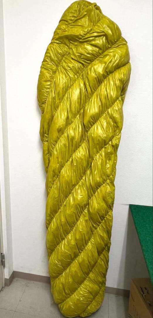 ○mont-bell スリムシェイプ寝袋 黄緑