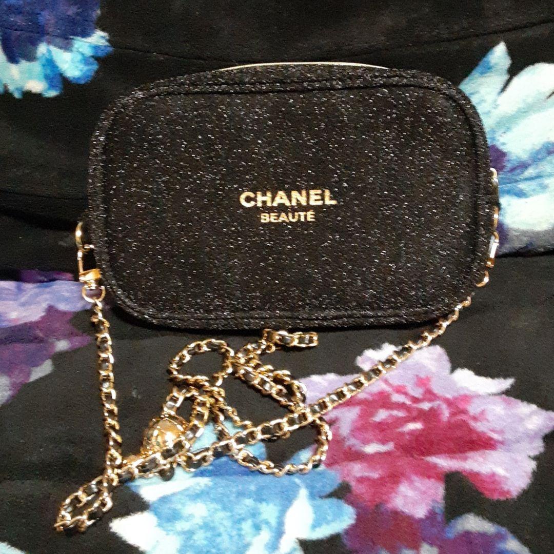 新品未使用　CHANEL ノベルティー　ブラックポーチ　可動式チェーン付き