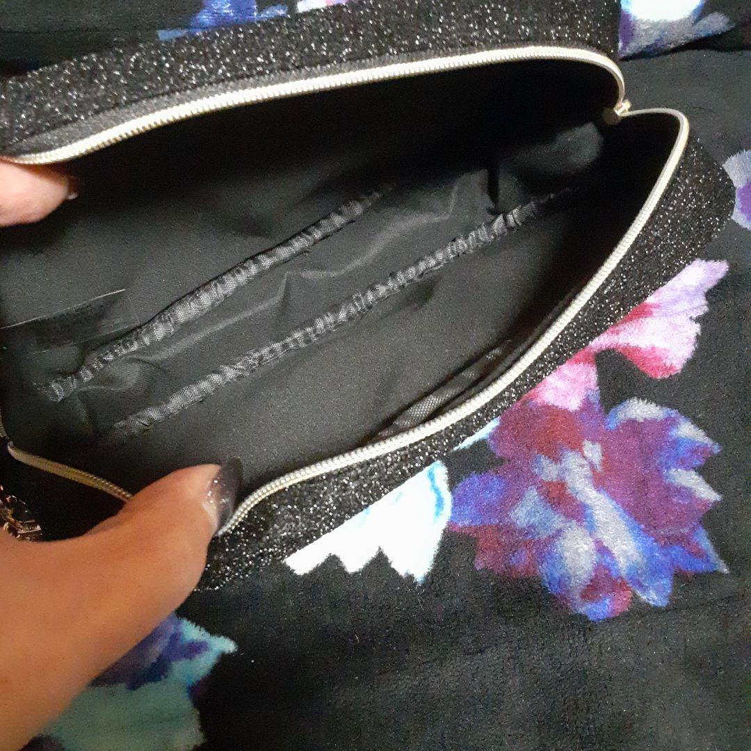 新品未使用　CHANEL ノベルティー　ブラックポーチ　可動式チェーン付き