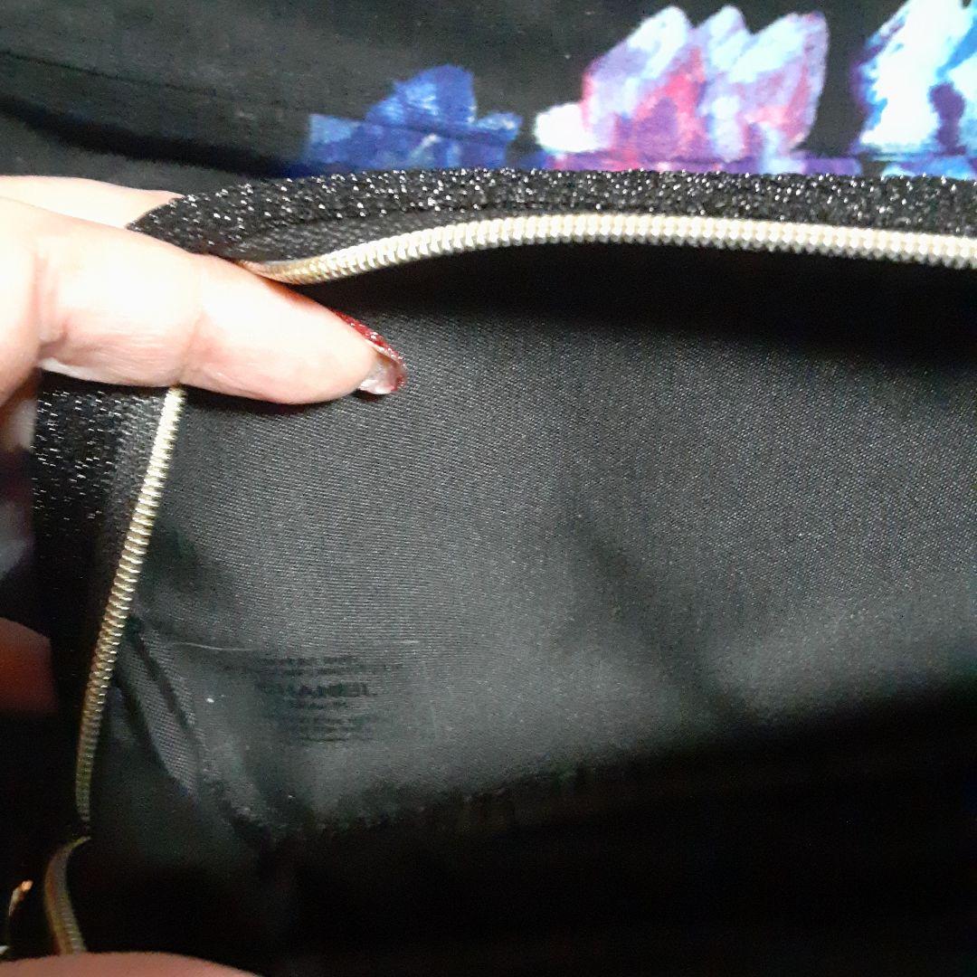 新品未使用　CHANEL ノベルティー　ブラックポーチ　可動式チェーン付き