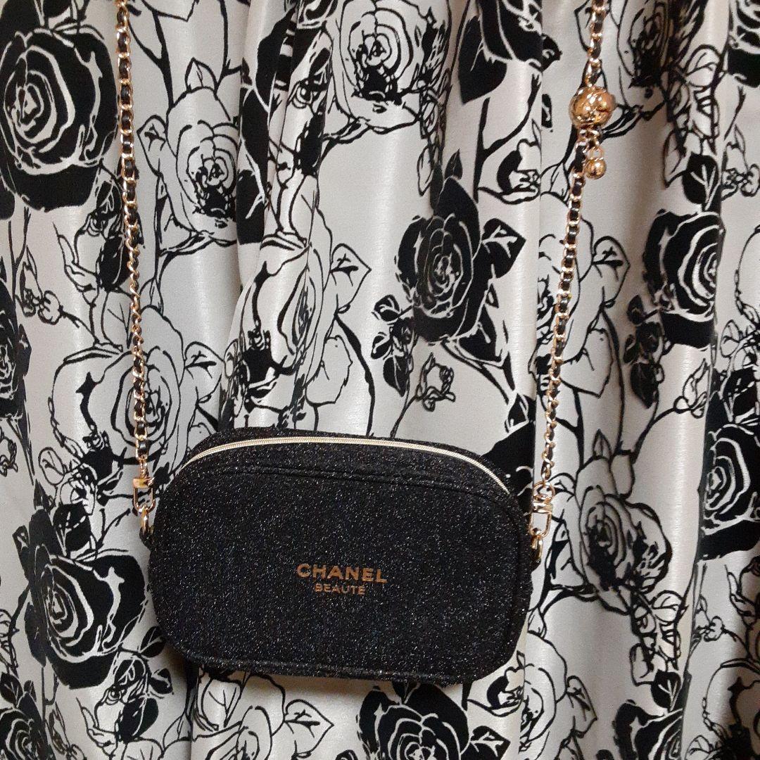 新品未使用　CHANEL ノベルティー　ブラックポーチ　可動式チェーン付き