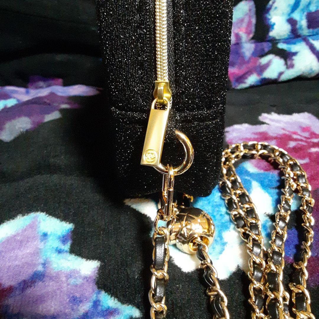 新品未使用　CHANEL ノベルティー　ブラックポーチ　可動式チェーン付き