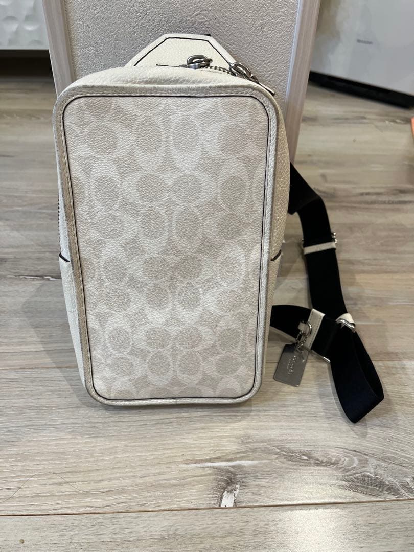 希少　 Coach ボディバッグ ホワイト ロゴ