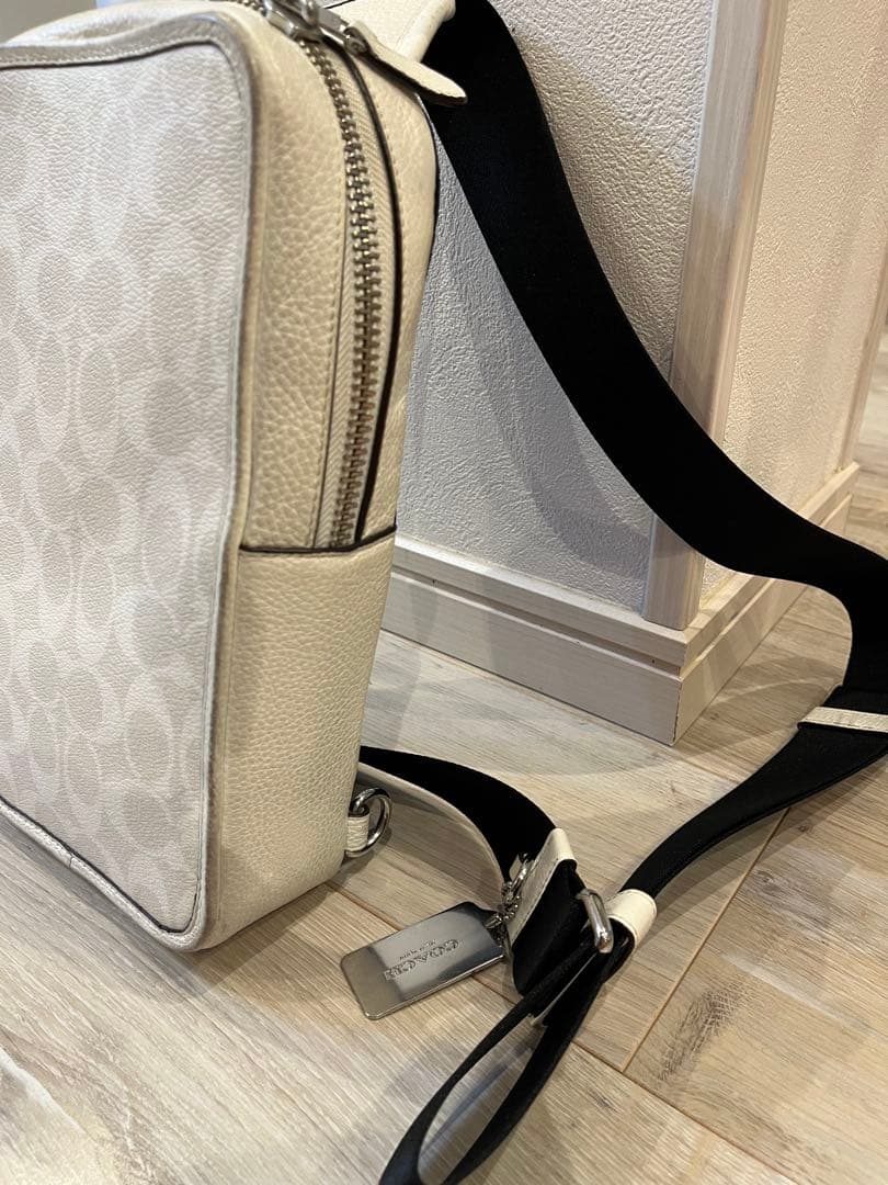 希少　 Coach ボディバッグ ホワイト ロゴ