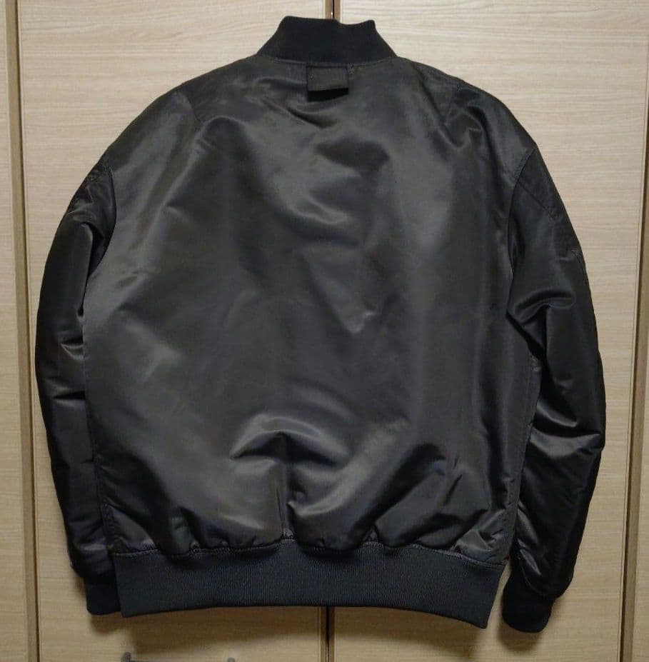 プラスＪ MA1ブルゾン ハイブリッドオーバーサイズダウン　ユニクロ