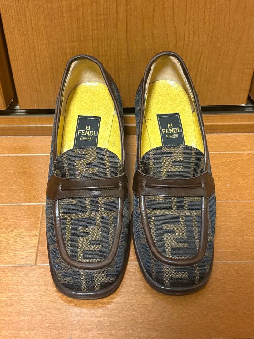 美品 FENDI フェンディ ズッカ柄 ローファー ダークブラウン