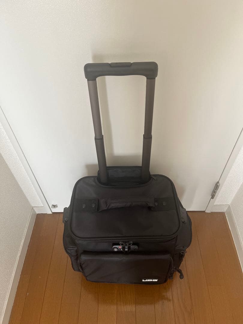 UDG キャリーケース ブラック 中型　DJ レコード　ミキサー　収納