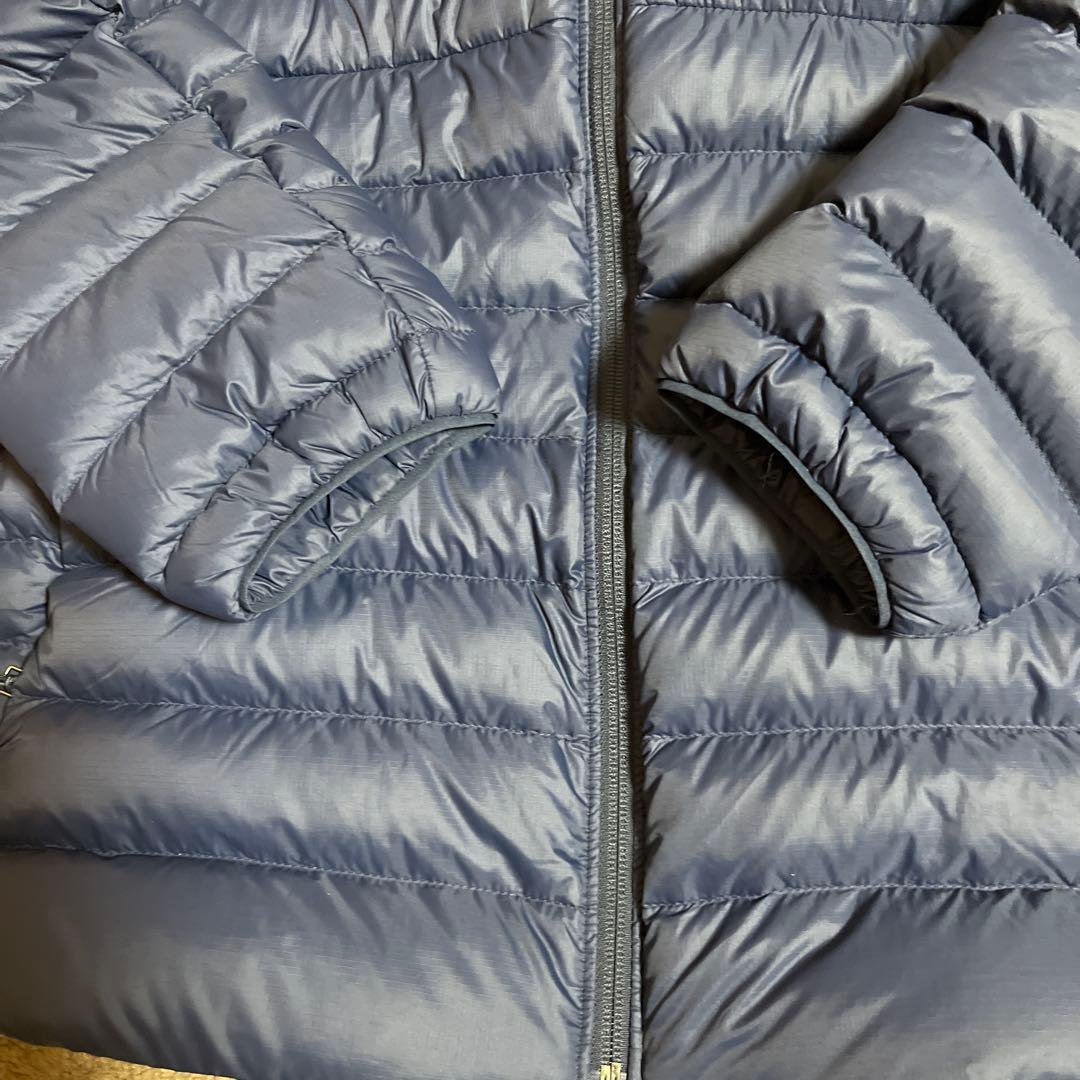 【極美品】Patagonia ダウンセーターフーディ FA25 ネイビー M