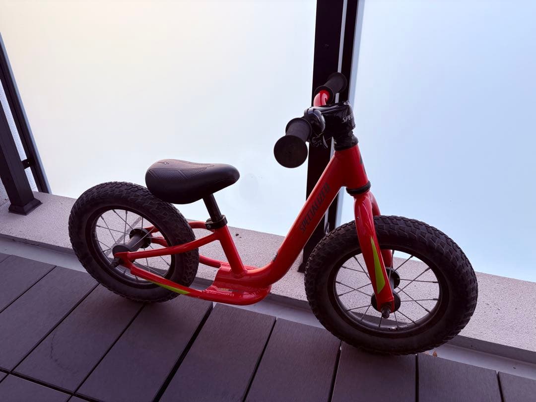 スペシャライズド　HOTWALK フローレッド キッズバイク キックバイク