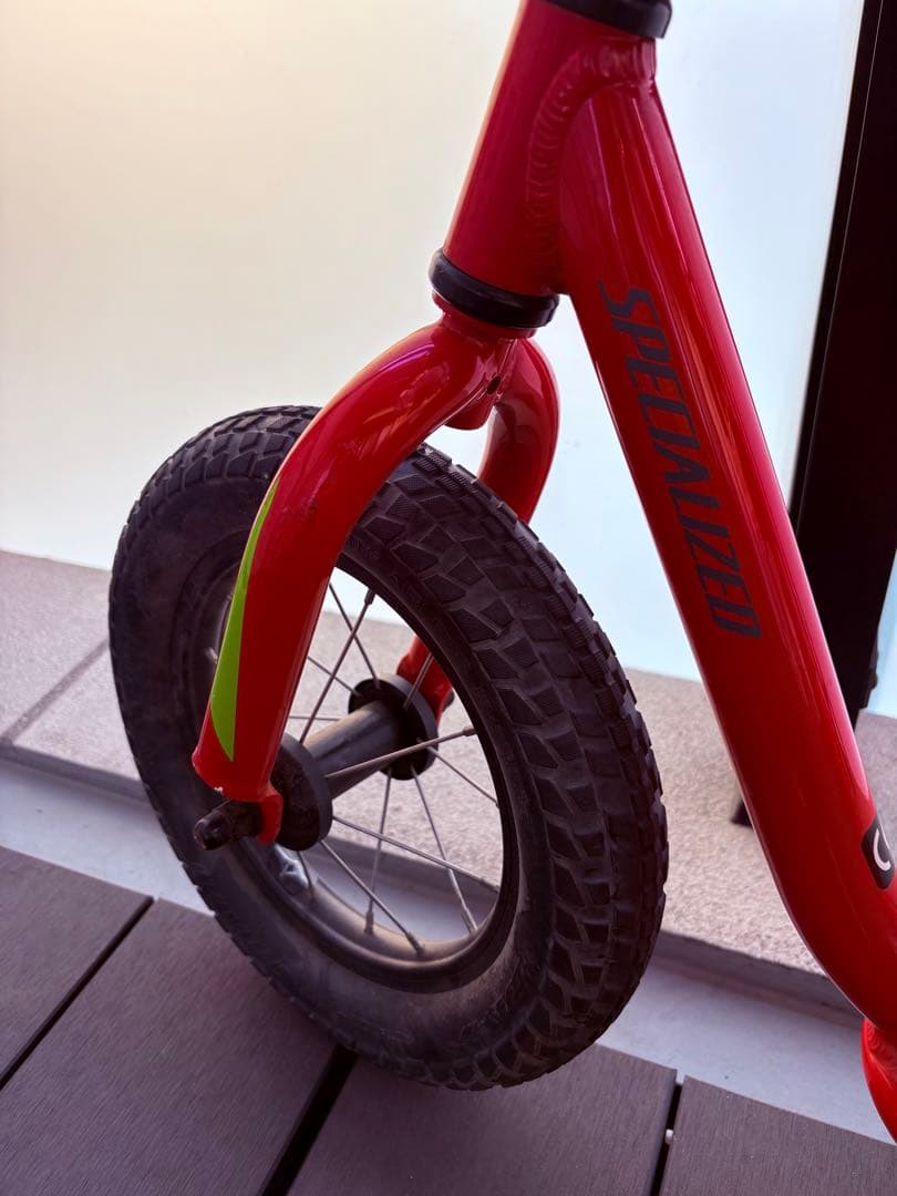 スペシャライズド　HOTWALK フローレッド キッズバイク キックバイク