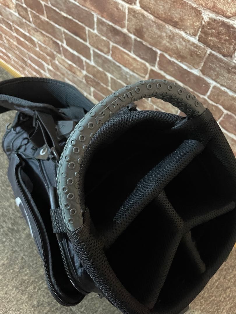 美品　OAKLEY オークリー　スタンド付キャディバッグ　ブラック　9.5型